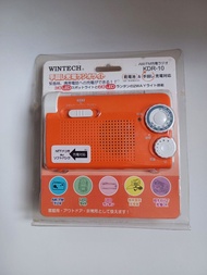 ( 全新 ) 日本 WINTECH 多用途 求生 FM收音機 LED 照明燈 電筒 可手攪式充電 緊急時可作電話充電器 ( 執屋斷捨離 環保平售, 之前買咗一路放喺雜物櫃 未開未用過 )