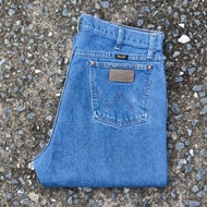 W23/37 Second-Hand Wrangler Jeans Model 13MWZ Actual Waist Measurement 37" Total Length 47" Leg Bott