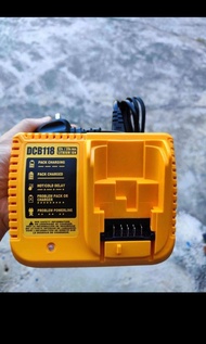 德偉DEWALT 12V-20V充電器