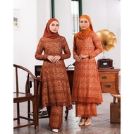 [READY STOCK] HIJABISTAHUB KLASIK RAYA 2023 BAJU KURUNG RAYA X IMAN TROYE DAHLIYA KEBARUNG TERKINI L