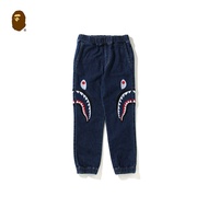 กางเกงยีนส์ทรงหลวมเอวยางยืดสำหรับเด็กชายและเด็กหญิง BAPE Shark Embroidery Pattern Spring Summer 2021
