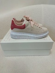 休闲鞋Alexander McQueen 麥昆女款運動鞋，37碼，全新正品。