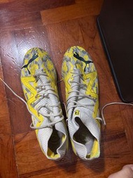 Puma足球鞋