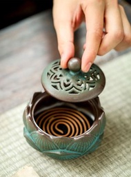 小號復古色蓮手工陶瓷盤香爐 ｜沉香檀香塔香線香爐｜家用茶道焚香｜香插｜室內供奉｜香薰爐 ｜盤香爐｜禪修｜香爐座 香薰淨化 鼠尾草 水晶淨化 檀香 沉香 蚊香盤 塔香爐 點香盤 香爐塔 熏香擺設
