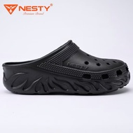 Dép Sục Nam Nữ NESTY NE25 Kiểu Basic (Tặng 10 Charm) – Tối Giản Êm Chân Chống Trơn Trượt