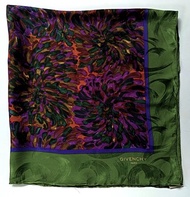 Givenchy 絲巾 34 x 34 英吋，Beauty 花卉紫綠色真絲絲巾