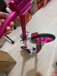 大人小朋友都可以用的滑板車，為免浪費大家時間，要求付100元訂金，介意者慎重