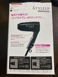 貿易行清倉便而出😭日本藥妝店必買旅行風筒TESCOM 不傷頭髪手掌size夠熱力多頭髮也可800W/1200W使用便攜旅行折疊家用電吹風機BI13-W（全球電壓）香港可使用，（加一個轉換器就可以）