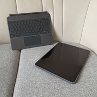 🌟 可議 99.9% NEW 有電子單、送全新行貨Apple Pencil 2 可以任驗 Apple 12.9-inch iPad Pro Wi-Fi 256GB M2 in Space Gray with Logitech Keyboard（iPad有電子單！上年10月16號買咗返嚟就即刻用殼同貼，然後用咗2至3日就冇用過 not Samsung Air MacBook