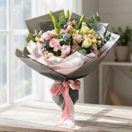 鮮花花束 (重瓣粉百合、玫瑰、小玫瑰、藍星花、桔梗、尤加利葉及其他襯花) [FB135]