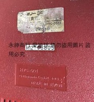 二手市面稀少復古日本制任天堂紅白遊戲機HVC-001(未測試不好壞狀況如圖當收藏/裝飾品)