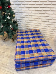 ที่นอนนุ่น 3.5 ฟุต 3 พับ ลายสก็อต ขนาด  ขนาดกว้าง 110 x 180 x 8 ซม. ยัดด้วยนุ่นล้วน นุ่นแท้ 100%