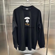 เสื้อยืดแขนยาวทรงหลวมสบาย ๆ สำหรับผู้ชาย Aape by Amu ฤดูใบไม้ผลิและฤดูร้อน 2024 ลายตัวอักษรสั้น คอกล