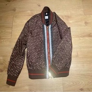 「JL 精品代購」98新 NBA球星Steven 同款 Burberry 滿logo外套