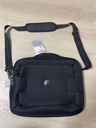 Delsey Light weight 0.5kg black color computer case 3折電腦袋工事包 Size: 38cm x 35cm x 6cm Volume 8L