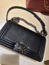 絕版蛇皮經典色小號Chanel Boy vintage