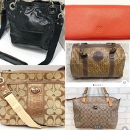 出清 coach黑色皮革$1500 coach拖特包 $1500 coach斜背包$1000 lower長夾$2300 Fendi 復古手提包$4000 第一次買要匯款店到店 得標的人記得私訊結單謝謝大家 全部都正品正品正品 謝謝