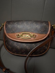 Coach 馬車印花斜背包