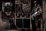 二手 Muff Toys Kryptonite Seeker Knightmare  高級版 沙漠惡夢蝙蝠俠 蝙蝠俠 Kryptonite Seeker 人偶