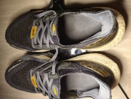 Adidas Ultraboost 21 跑鞋