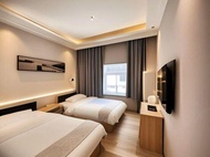 Daocheng Yading travel film hotel.