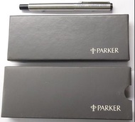 (買筆芯送筆) Parker Vector pen 系列走珠筆, 英國UK原廠(黑色 0.8mm)筆芯 (買筆芯送筆)-不銹鋼色 (PN-VEC-SS-RB) 開蓋式- 走珠筆 (禮物- 枝筆已印字)