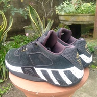Sepatu Second Adidas Regulate Basketball Original Size 43 ke 44