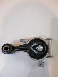 ยางแท่นเครื่องNissna teana J32 เครื่อง 2.5 cc ด้านซ้าย  รุ่นนี้จะมีสองรุ่น 2.0 กับ 2.5 ไม่เท่ากัน