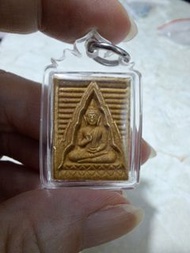 【聖物】白欖佛~六期 (原廟供請)【師傅】寺內師父開光【寺廟】屈白欖【功效】人緣 招財 避險 避是非官非 順利好運 保平安白欖佛牌由第一至第七期，靈驗事績