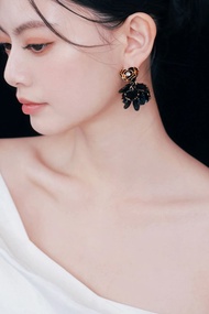 COR-DATE / 黑 / 玫瑰花球耳環