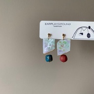 走在田野的彼岸花