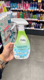Orita โอริต้า ผลิตภัณฑ์สเปรย์ผ้าหอม กลิ่นวิสเพอริ่ง เพทัลล์ 350มล. ด้วยเทคโนโลยีกักเก็บความหอมในแคปซ