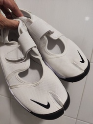 Nike Air  Rift 分趾白色忍者鞋