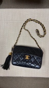 CHANEL Vintage 黑金菱格流蘇鏈條相機包｜雙C旋扣｜復古肩背斜背包