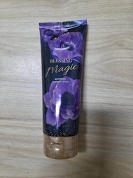 Hanasol ฮานาโซล Perfume Body lotion 220 ML. โลชั่นน้ำหอม / ขนาด 220 มล. / Charming Kiss / สีเหลือง /