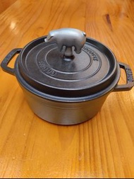 Staub 鑄鐵鍋 豬造型蓋