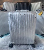 RIMOWA x DIOR聯名款行李箱 鎂鋁合金登機箱 銀色