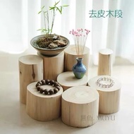 Wooden logs 5-8cm in diameter and 10-50cm high used to decorate rooms and cafes
