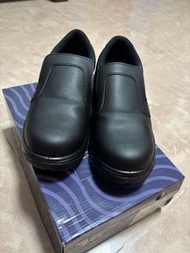 安全鞋 鋼頭