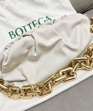 Bottega Veneta 粗鏈條 牛皮 手拿包 白色 pouch bag 送禮 shoulder BV |  620230VCP409646 | 全新正牌正貨