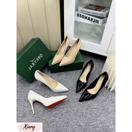 9cm pointed patent high heels.