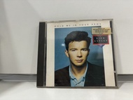 1 CD MUSIC  ซีดีเพลงสากล  RICK ASTLEY HOLD ME IN YOUR ARMS    (K7D10)