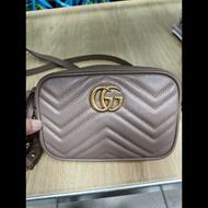 Gucci（藕粉相機包小號）