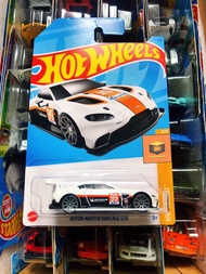 Xe Mô Hình Hot Wheels tỉ lệ 1:64 "Aston Martin Vantage GTE" ( White/Trắng ) (Team Gulf) (New Model 2