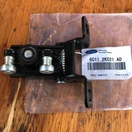 Bát Bạc Đạn (Bi Trượt) Cửa Lùa Ford Transit (Giữa)