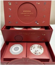 香港君悅酒店  Grand Hyatt 雙黃白蓮蓉 月餅 
$200/1盒  

深水埗西九龍中心/深水埗站交收   不議價