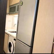 變頻 日立牌inverter 自動製冰 三門 雪櫃 另外還有 乾衣洗衣機，啱晒細單位用。兩個一齊賣，慳位又實用。