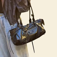 Head lecity Rivets abg New Style Horizontal Bag Hot Girl Cowhide Bag Style Dark Underarm Motorcycle 
