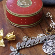 老雜貨古董摩登復古仕女蜜粉盒 擺飾 紅白點點 裝飾品 W22