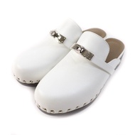 愛馬仕 (HERMES) Carlotta 白色真皮穆勒鞋，36 碼，銀色五金配件，Kelly 搭扣，成色極佳。義大利製造。附原廠鞋盒和防塵袋。